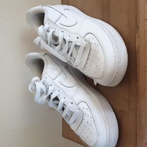 Good used condition Nike air size 5Y/6.5 woman